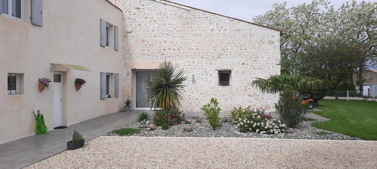 Balanzac Gite 4 Personnes Avec Piscine Entre Saintes Et Royan מראה חיצוני תמונה